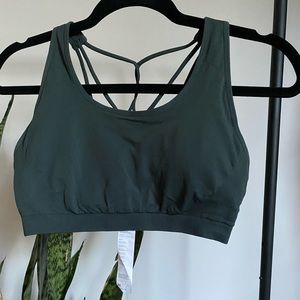 Brande new Fabletics sports bra